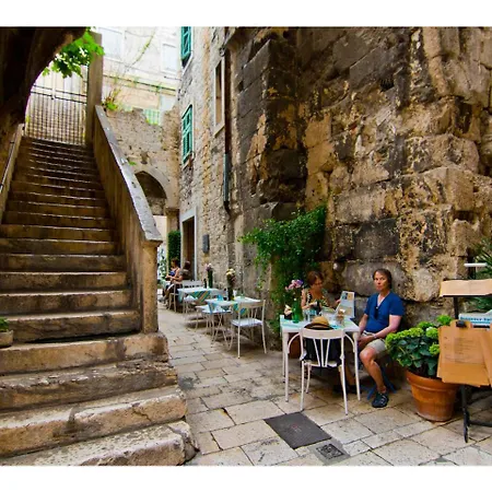 דירה Diocletian Pearl