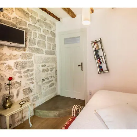Diocletian Pearl With Parking Private