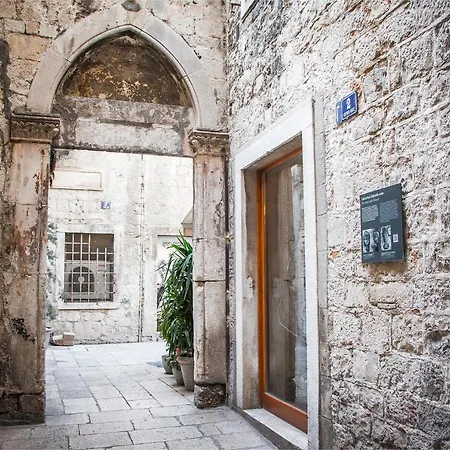 Diocletian Pearl Split